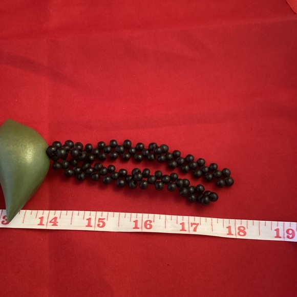 Long black beaded necklace with a bead shaped like a bird - Picture 4 of 5